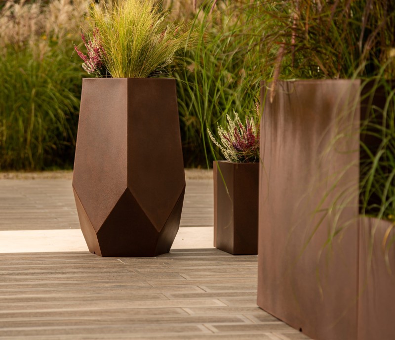 Donica Bari Corten 2.jpg