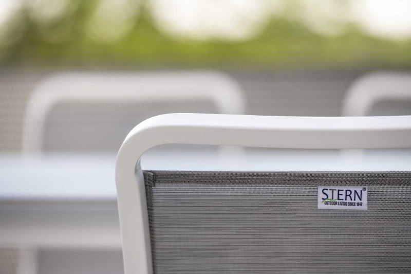 krzesło_ogrodowe_stern_oskar_z_podłokietnikami_rama_biała_metariał_szary_silver