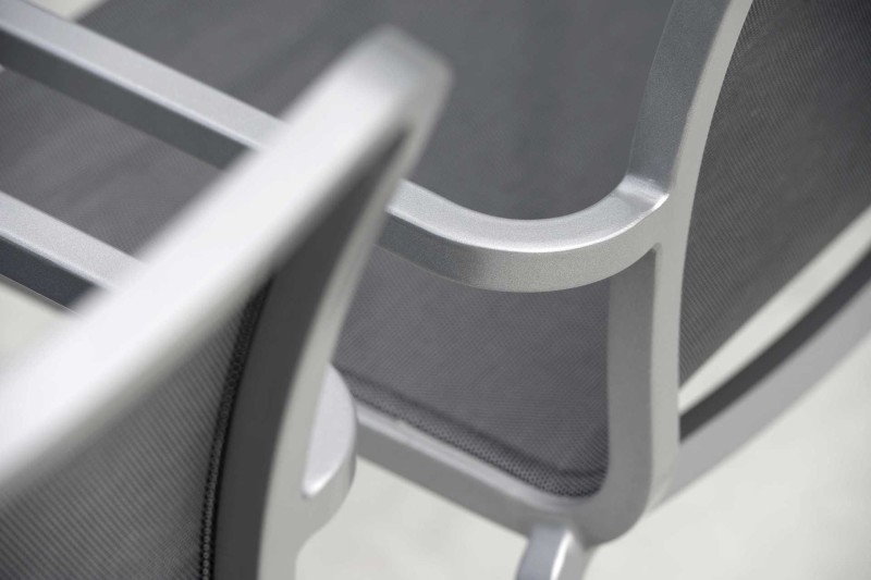 krzesło_ogrodowe_stern_oskar_z_podłokietnikami_rama_grafit_metariał_szary