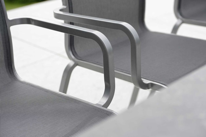 krzesło_ogrodowe_stern_oskar_z_podłokietnikami_rama_grafit_metariał_szary_418416