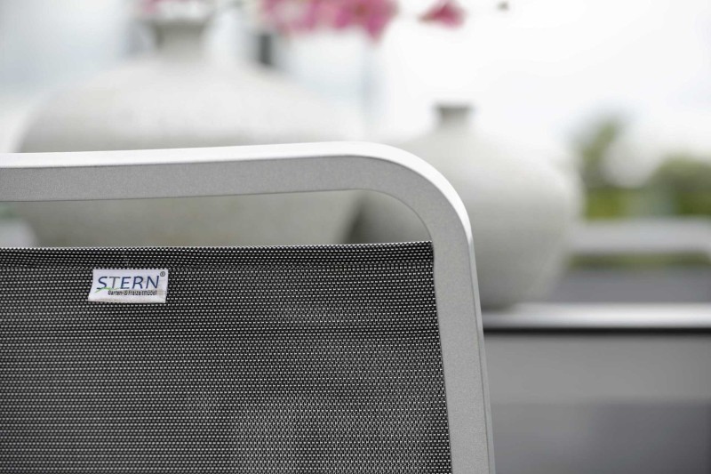 krzesło_ogrodowe_stern_oskar_z_podłokietnikami_rama_grafit_metariał_szary_418416