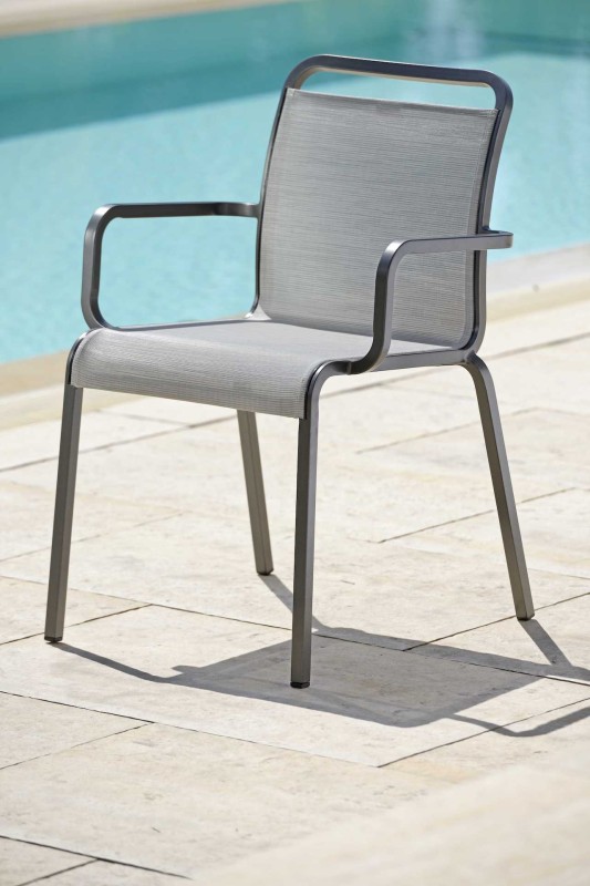 krzesło_ogrodowe_stern_oskar_z_podłokietnikami_rama_antracyt_materiał_szary_silver