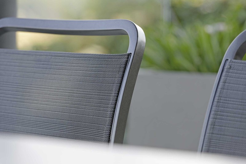 krzesło_ogrodowe_stern_oskar_z_podłokietnikami_rama_antracyt_materiał_czarny_carbon