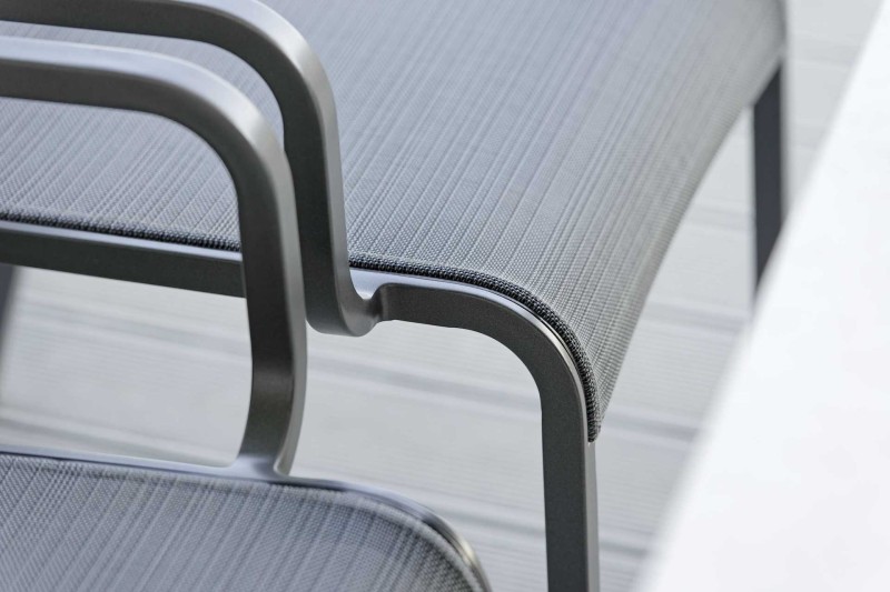 krzesło_ogrodowe_stern_oskar_z_podłokietnikami_rama_antracyt_materiał_czarny_carbon_418409