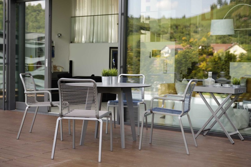 stolik_ogrodowy_z_tacą_tray_table_stern