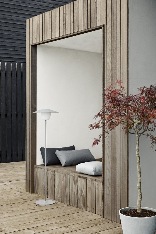 meble_ogrodowe_w_formie_puf_blomus_stay