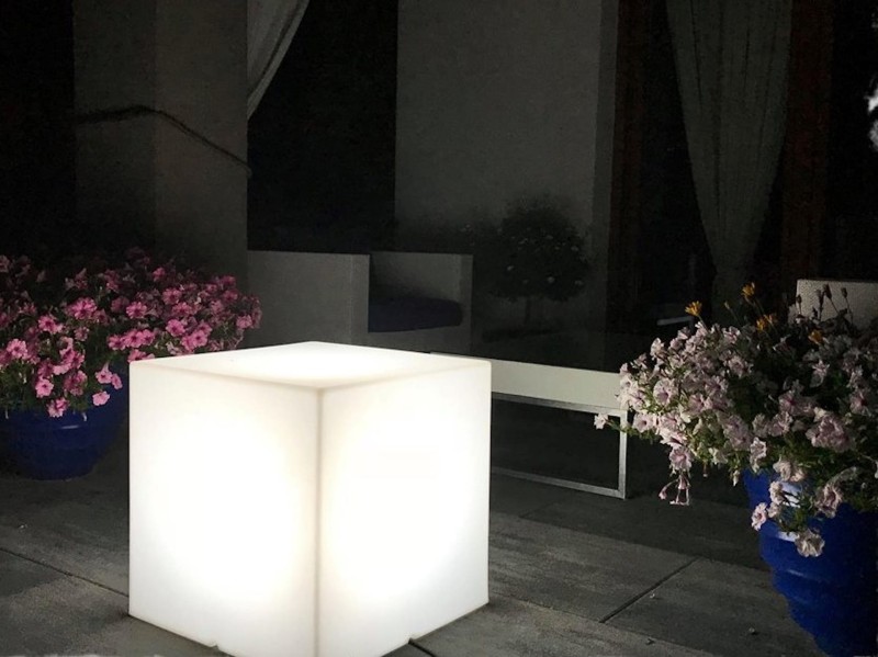 lampka_stolik_Kubik_03 .jpg