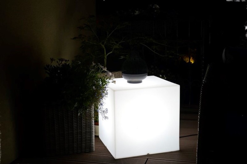 lampka_stolik_Kubik_04 .jpg