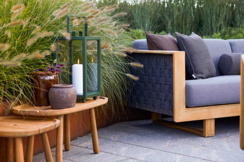 sofa_ogrodowa_ANGLE_caneline_aranzacja