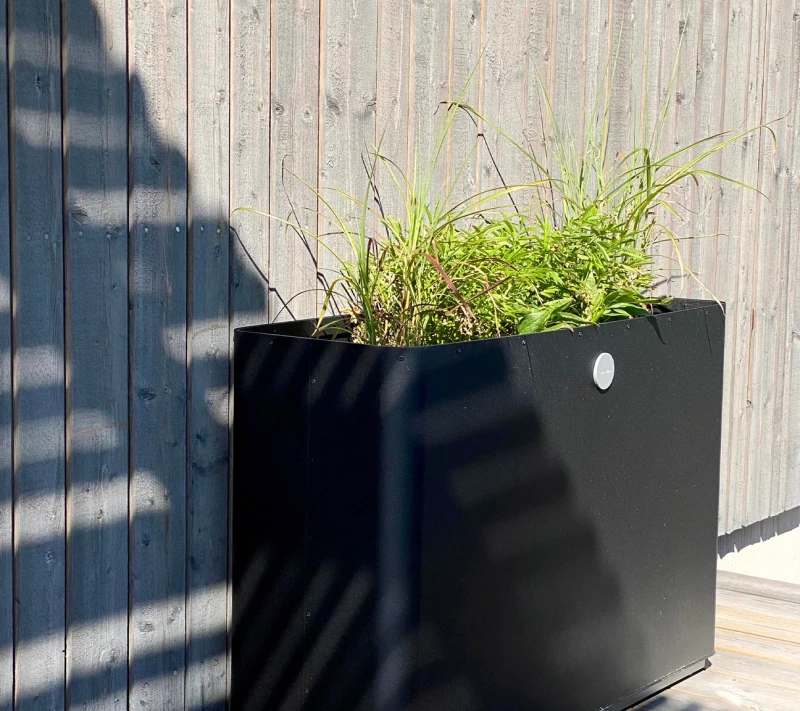 Wysoka_doniczka_tarasowa_GROW_caneline