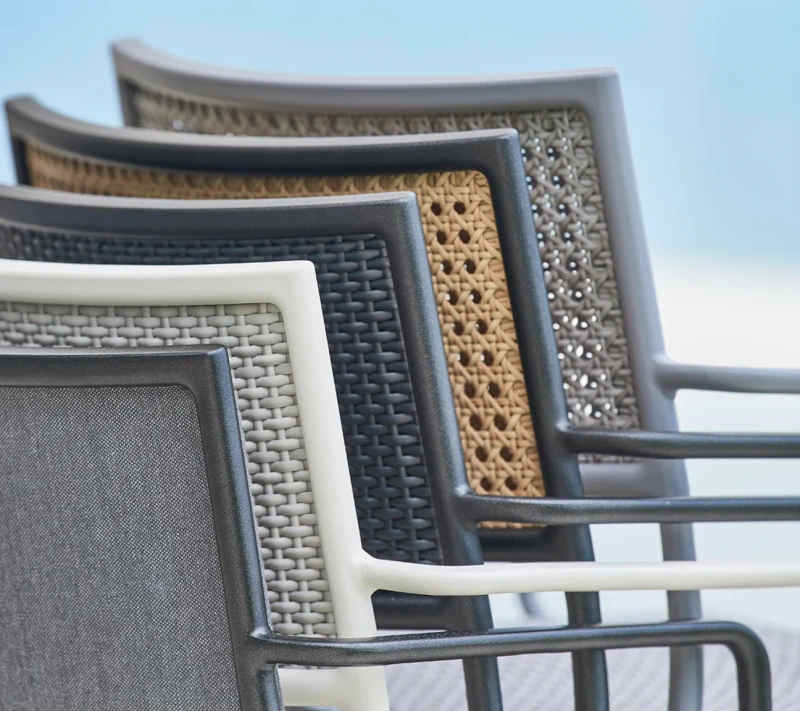 Ogrodowe_krzesło_obiadowe_LESS_caneline