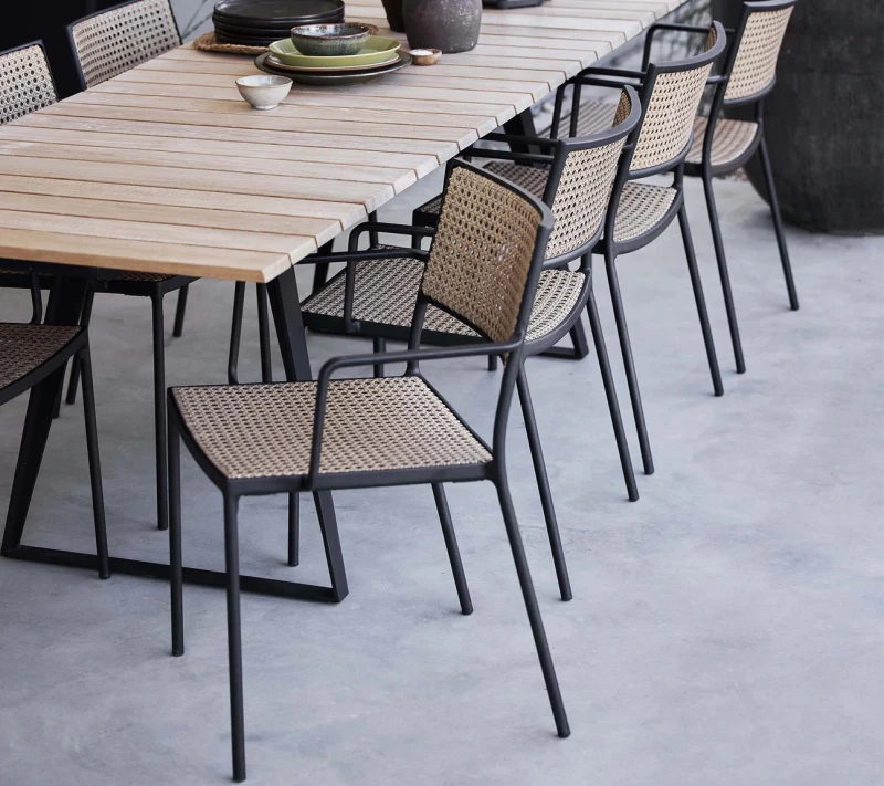 Ogrodowe_krzesło_obiadowe_LESS_caneline