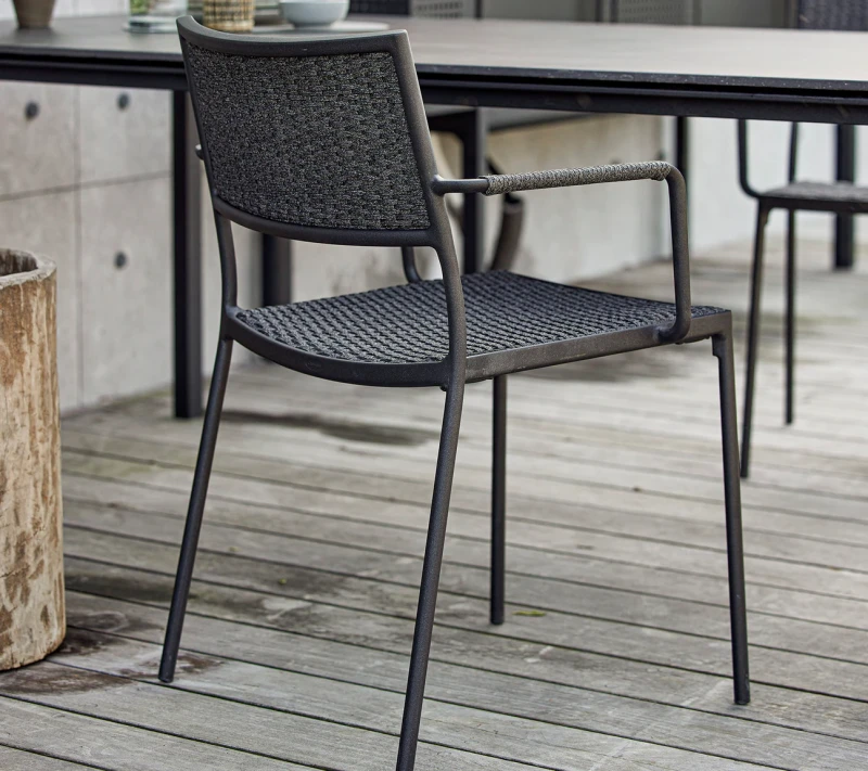 Ogrodowe_krzesło_obiadowe_LESS_caneline