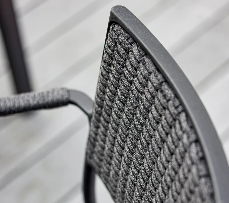 Ogrodowe_krzesło_obiadowe_LESS_caneline