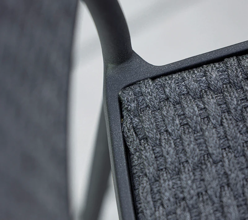 Ogrodowe_krzesło_obiadowe_LESS_caneline