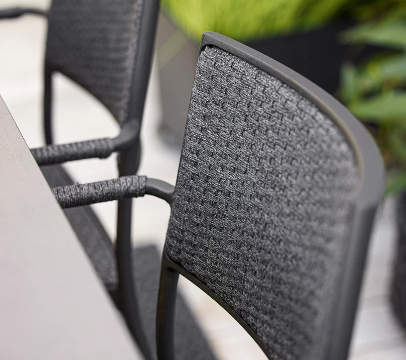 Ogrodowe_krzesło_obiadowe_LESS_caneline