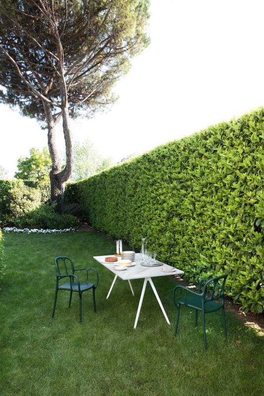 Stół_ogrodowy_obiadowy_BAGUETTE_magis