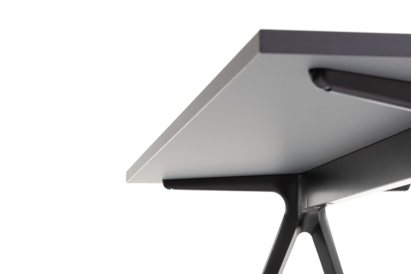 Stół_ogrodowy_obiadowy_BAGUETTE_magis