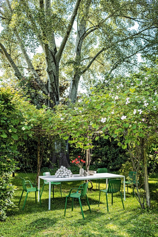 Ogrodowy_stół_obiadowy_PASSEPARTOUT_magis