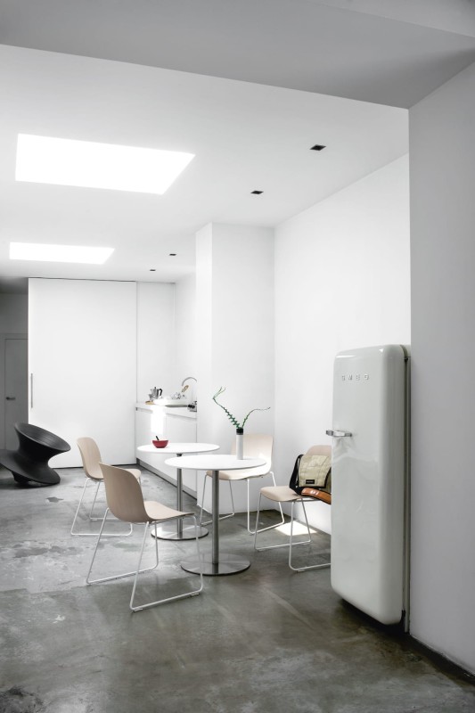 Ogrodowy_stolik_lunchowy_PASSE_PARTOUT_magis