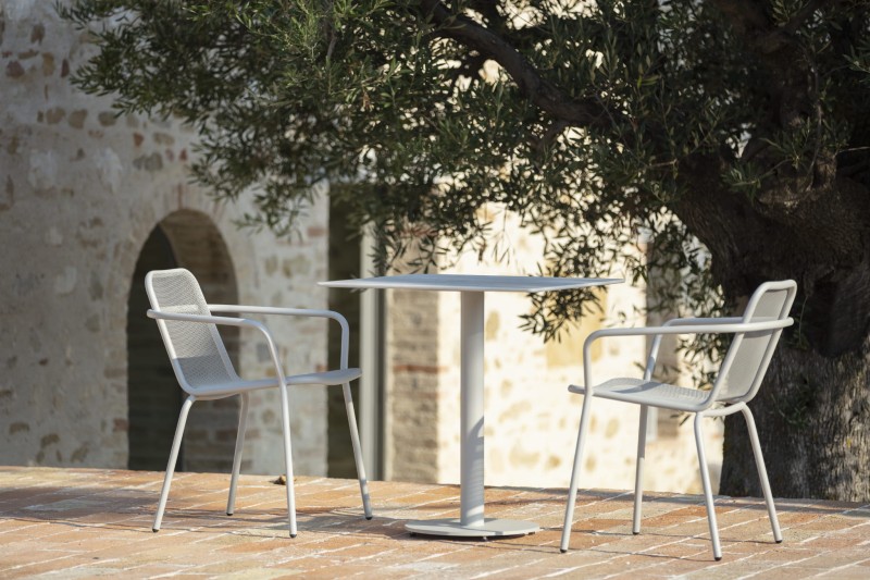 Lunchowy_ogrodowy_stolik_BRANTA_todus