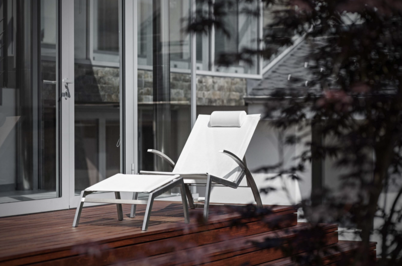 Niskie_krzesło_wypoczynowe_ALCEDO_todus