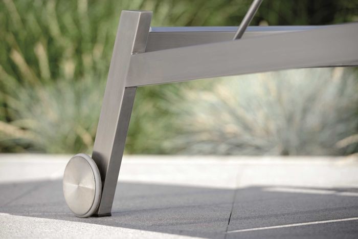 Stalowy_leżak_ogrodowy_ALLROUND_stern