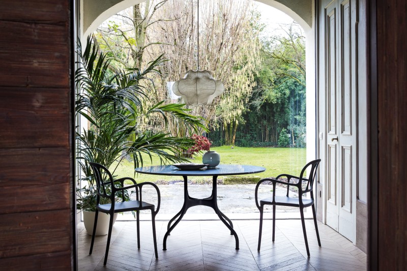 Designerskie_krzesło_ogrodowe_MILA_magis