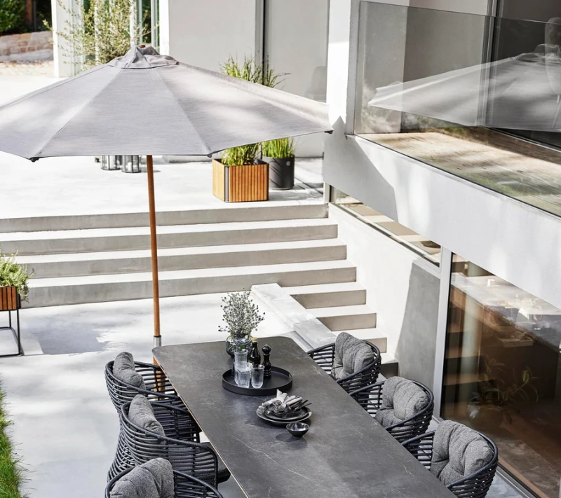 Klasyczny_parasol_ogrodowy_PARASOLS_caneline