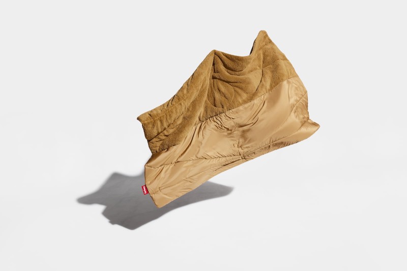 rozgrzewający_koc_ogrodowy_Fatboy_HOTSPOT_toffee