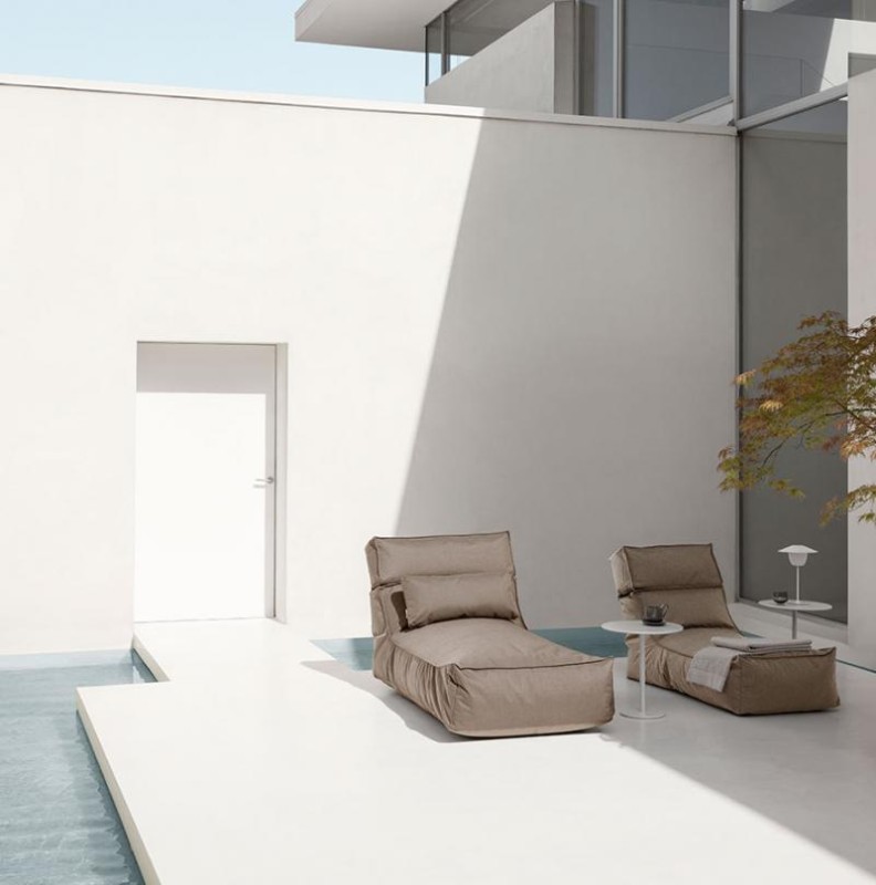 Ogrodowy_fotel_wypoczynkowy_Lounger_L_w_formie_pufy_STAY_blomus
