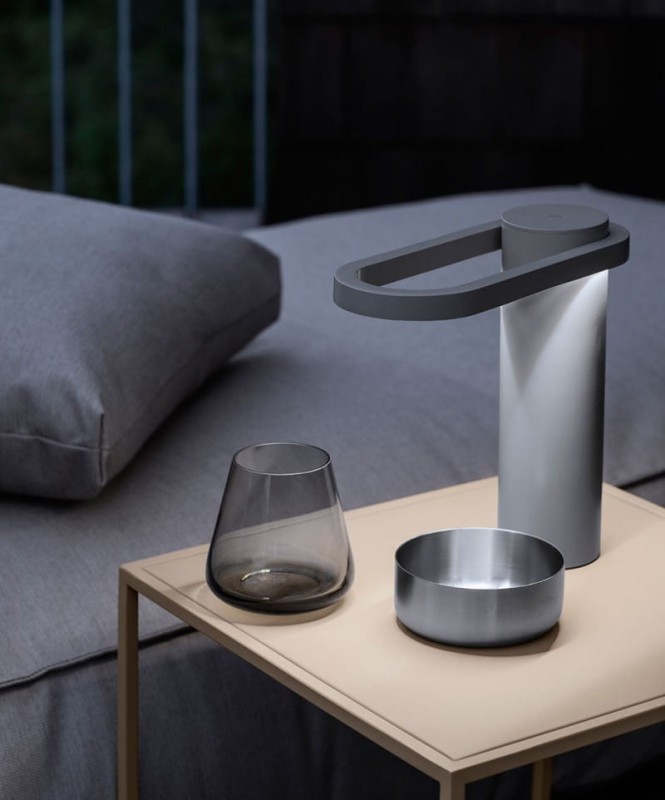 Ogrodowa_lampa_led_HOOP_blomus
