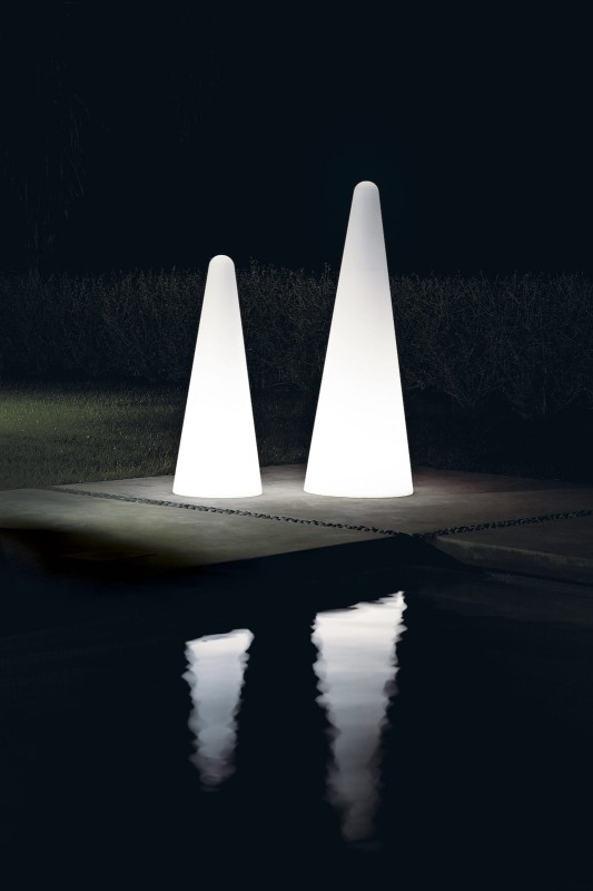 Lampa_podłogowa_ogroodwa_CONO_slide