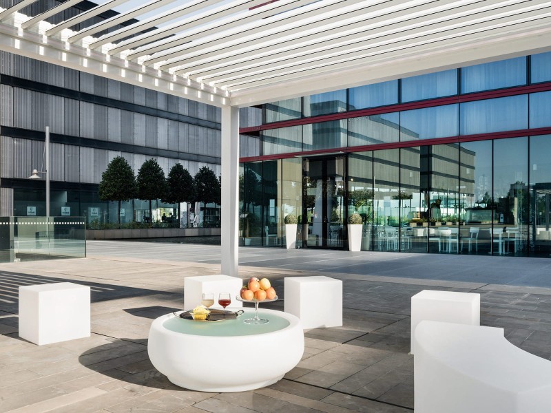 Ogrodowy_stolik_kawowy_szklany_blat_CHUBBY_slide