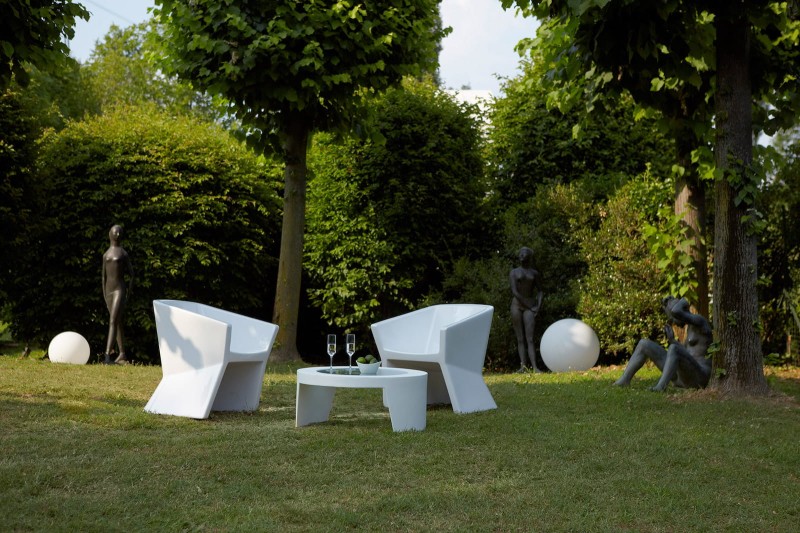 Ogrodowy_stolik_kawowy_TAO_slide