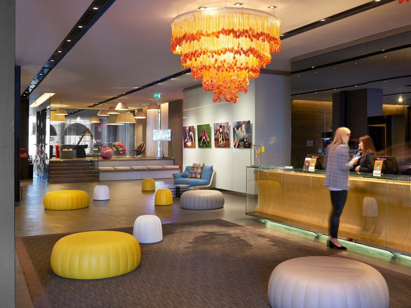 Ogrodowy_stołek_GELEE_slide