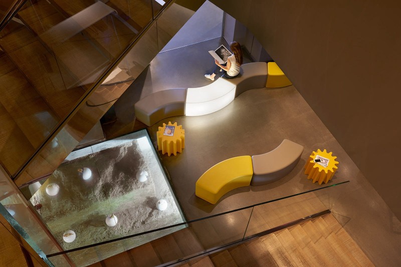 Stołek_ogrodowy_SOFT_SNAKE_slide