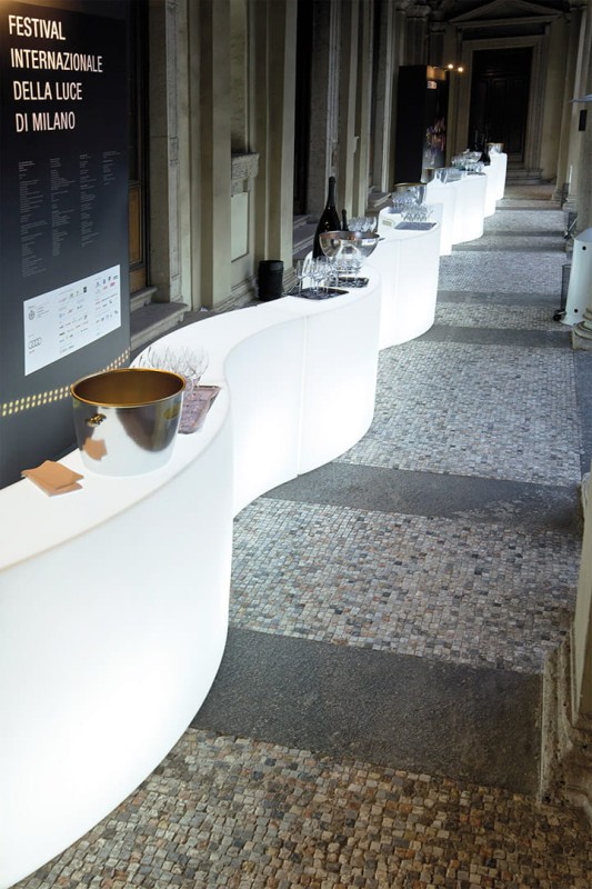 Nowoczesny_stół_przekąskami_SNACK_BAR_slide