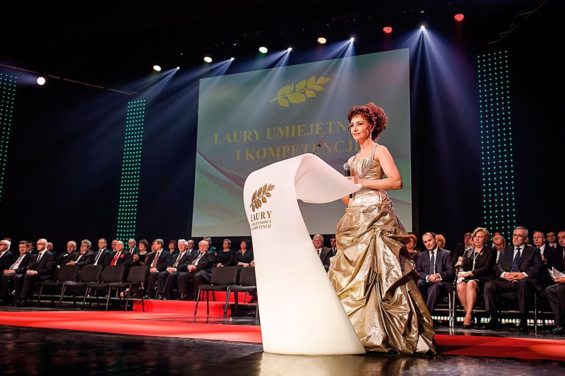 Ogrodowa_mównica_SWISH_slide