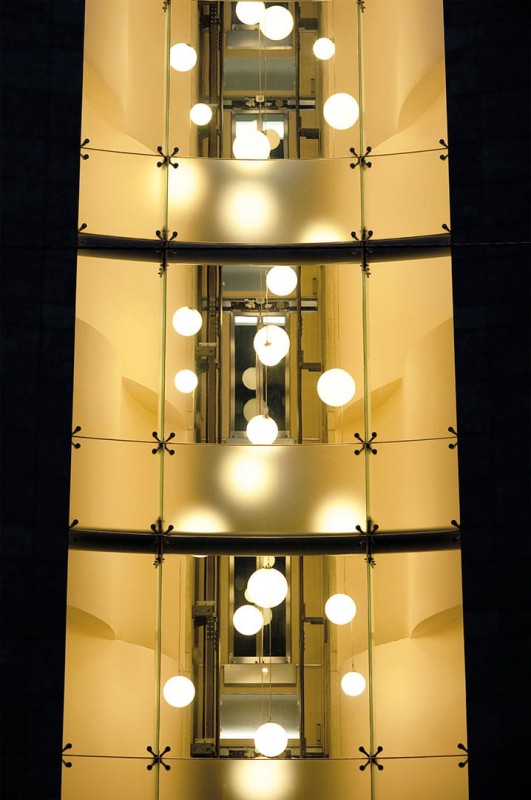 Ogrodowa_lampa_globo_hanging_slide