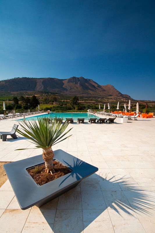 Ogrodowa_doniczka_ławka_BENCH_POT_slide