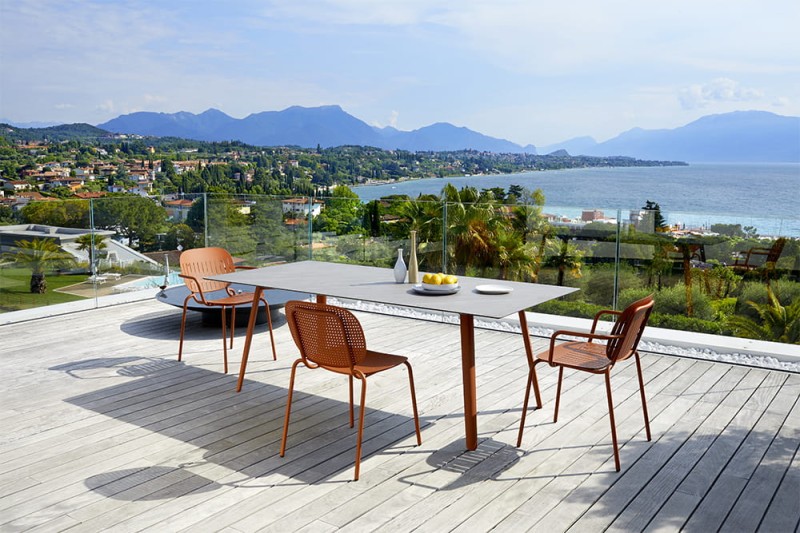 Ogrodowy_nowoczesny_stół_SQUID_scab