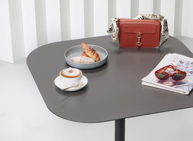 Ogrodowy_stolik_lunchowy_RHINO_scab