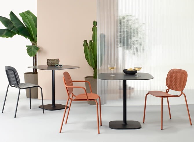 Ogrodowy_stolik_lunchowy_RHINO_scab