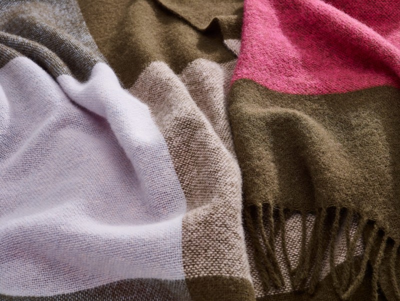 wełniany_koc_FATBOY_colour_blend_blanket_rhubarb