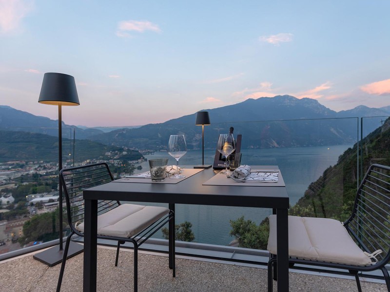 Lampa_ogrodowa_led_POLDINA_XXL_zafferano