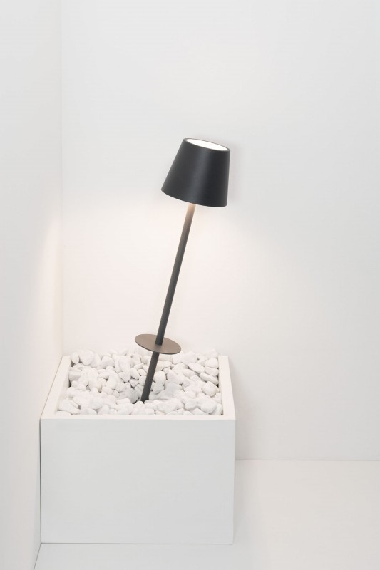 lampa_ogrodowa_USB_do_wbijania_w_grunt_poldina_zaffereno
