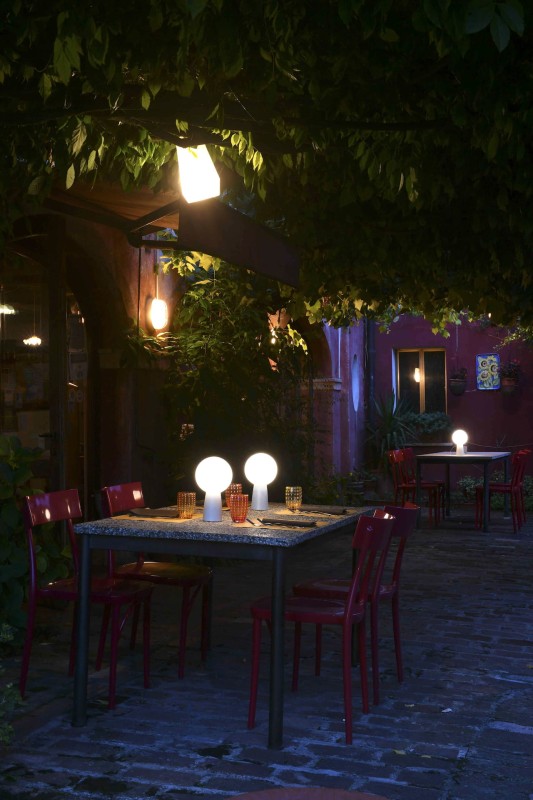 Ogrodowa_lampa_USB_OLIMPIA_zafferano