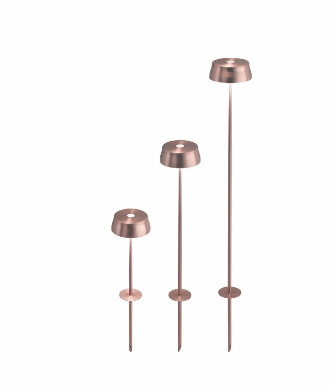 ogrodowa_lampka_USB_Zafferano-Lampes-à-porter_Sister Light picchetto_wbijana w grunt_miedź_metaliczna