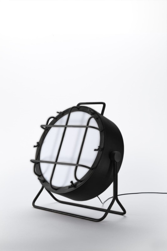 Lampa_ogrodowa_podłogowa_Cantiere_od_Zava_czarny